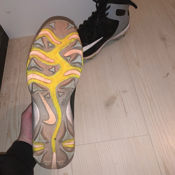 Nike cleats and socks - Picture 3 of 6